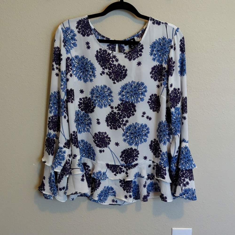 A.N.A. Long sleeve flowered Blouse